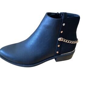 C. COMFORT BLACK TEXTURED FAUX LEATHER GOLD TONE HARDWARE BOOTIES NWOB SIZE 6